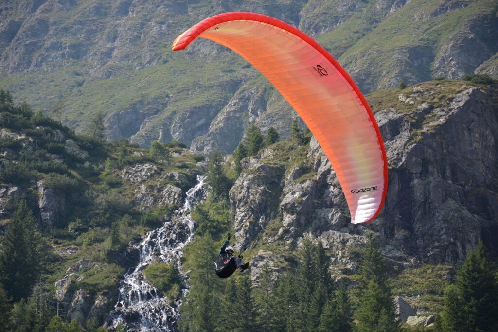 the-flight-in-paragliding-at-the-pass-s-marco-DSC_8089